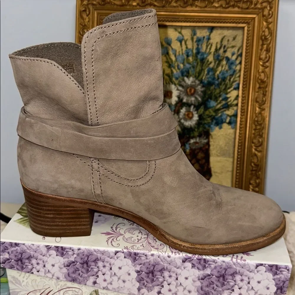 UGG 7.5 Elora Sahara Suede Ankle Block Heel Boots